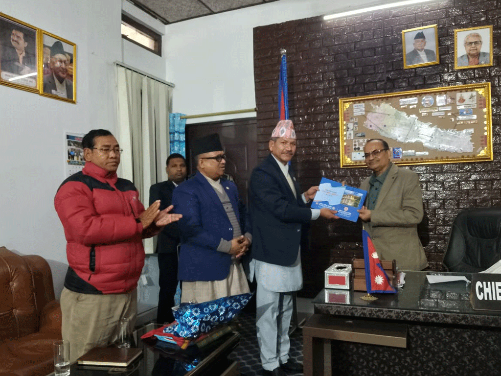 राष्ट्रिय दलित आयोगद्वारा मधेस प्रदेश प्रमुखसमक्ष वार्षिक प्रतिवेदन पेस