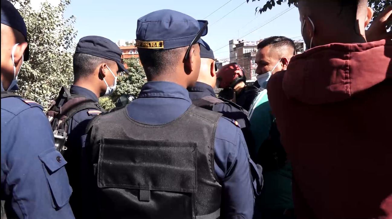 राजसंस्था समर्थकलाई बिजुलीबजारमा प्रदर्शन गर्न रोक