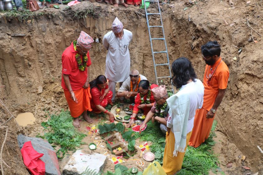 कोटीहोम आश्रम गैँडाकोटमा गुरुकुल भवनको शिलन्यास, ७ करोडको लागतमा १६ कोठाको भवन बन्ने