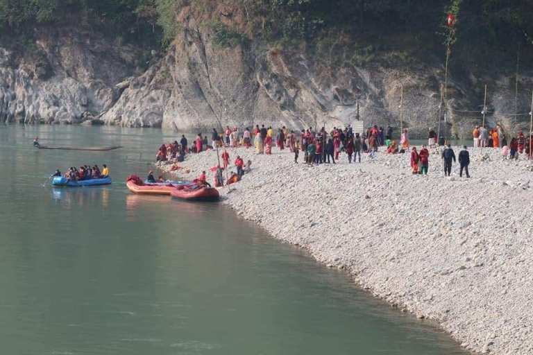 नआउन आग्रह गरेपनि देवघाटमा भक्तजनहरुको घुँइचो