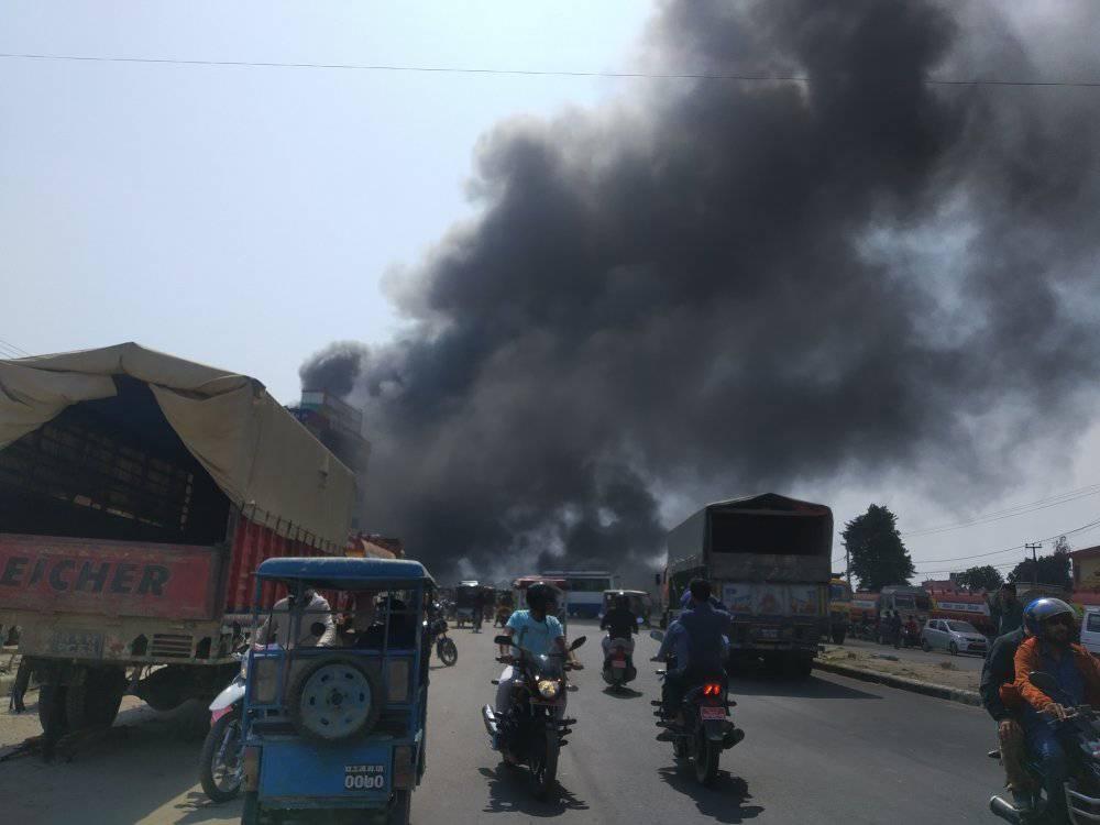 धनगढीमा रहेको एक फर्निचर स्वरुममा भीषण आगलागी