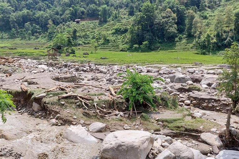 संखुवासभाको खाँदबारी–६ मा पहिरोले घर पुर्‍यो
