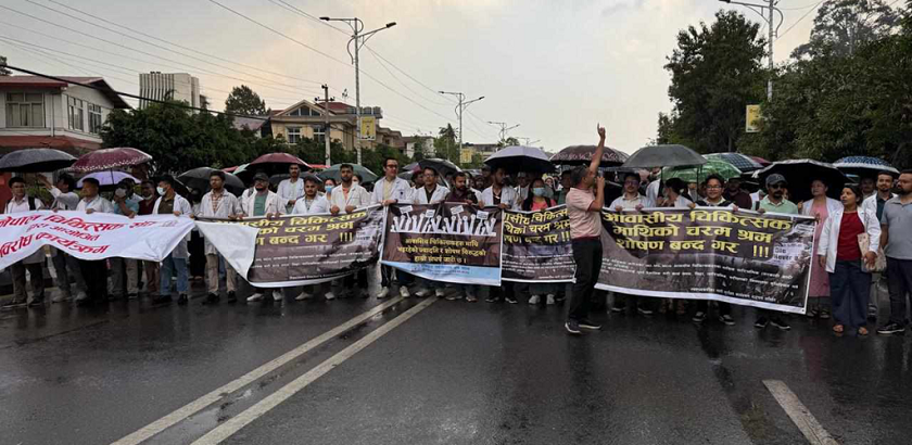 आवासीय चिकित्सकले स्वीकारेनन् सरकारसँगको सम्झौता