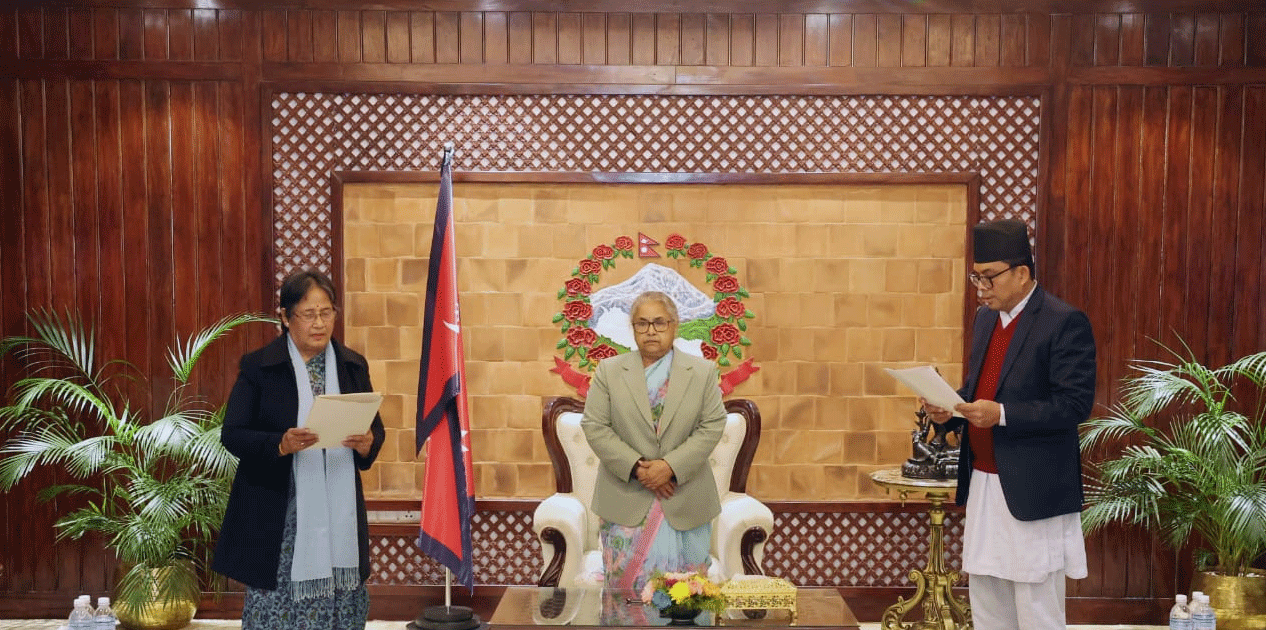 योजना आयोगका उपाध्यक्ष श्रेष्ठ र सदस्यले लिए पद तथा गोपनीयताको शपथ