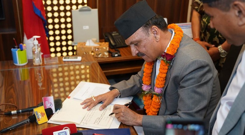आर्थिक समस्या निकासका लागि सम्पूर्ण राज्य संयन्त्र लाग्नेछ : नवनियुक्त अर्थमन्त्री महत