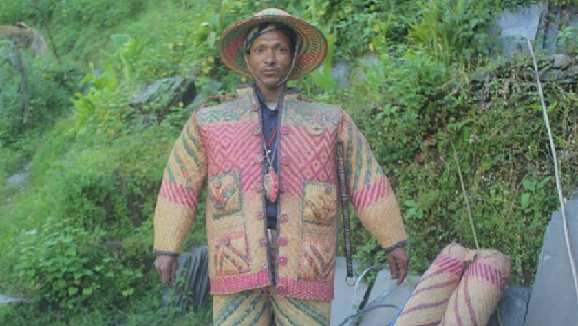 चोयाका पोशाक लगाउने भरीबहादुर
