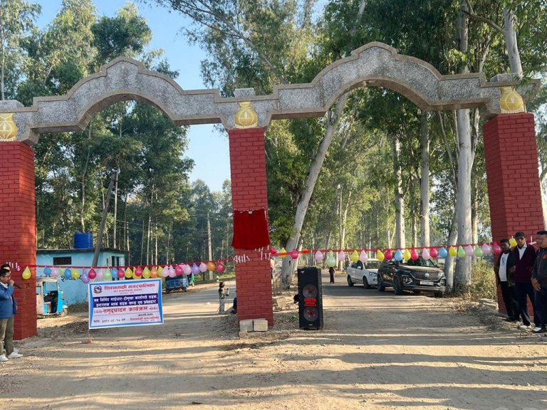 पर्यटकीयस्थल दोमुखामा दुईमुखे प्रवेशद्वार