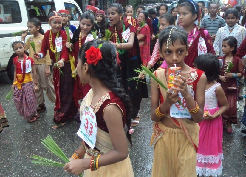 असारे भाकासँगै छुपुमा छुपु सडकमै बीउ