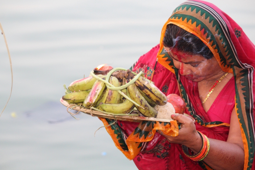 उदाउँदो सूर्यलाई अर्घ दिएर छठको समापन