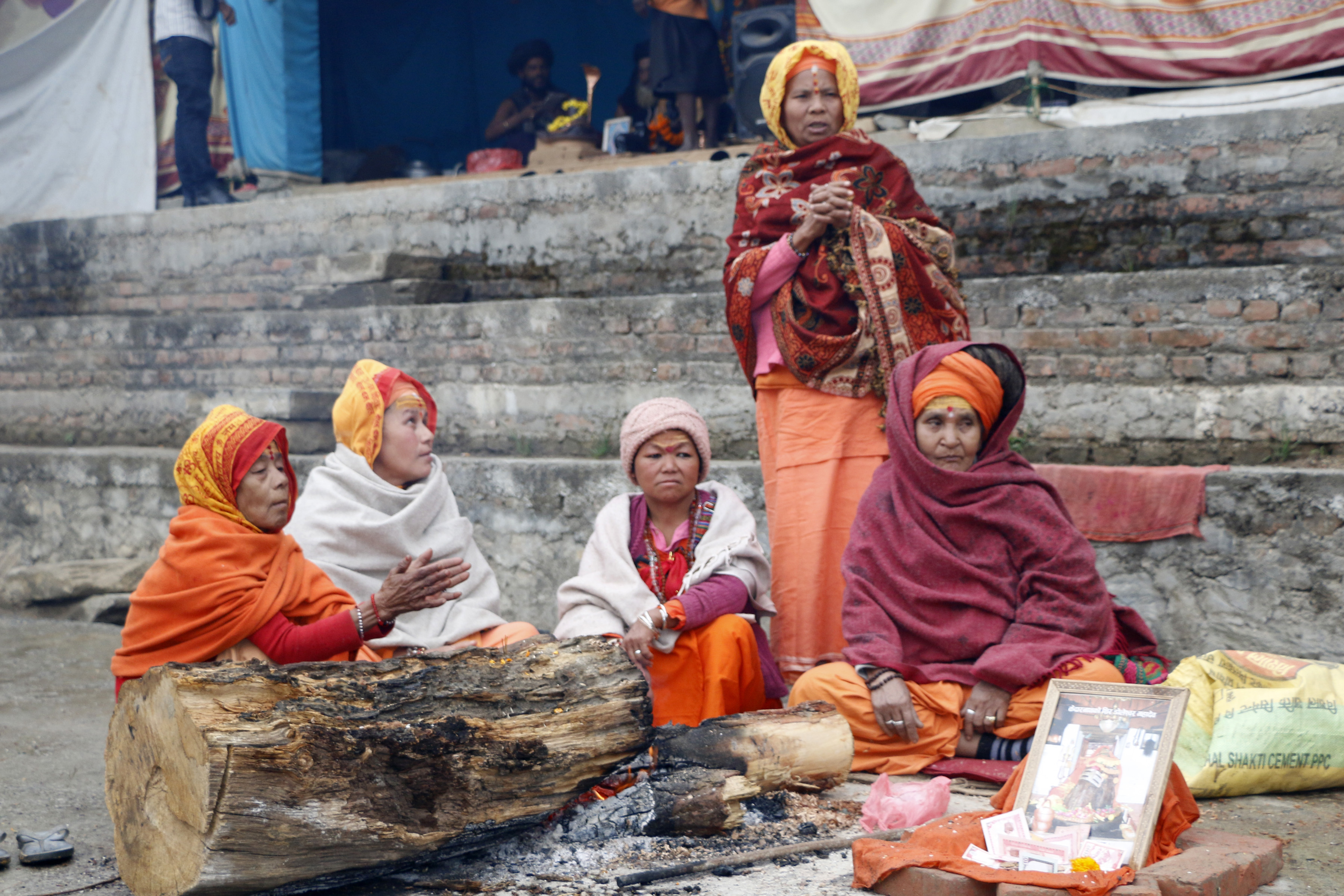 देशभरका शिव मन्दिरहरुमा भक्तजनहरुको भिड (फोटोफिचर)