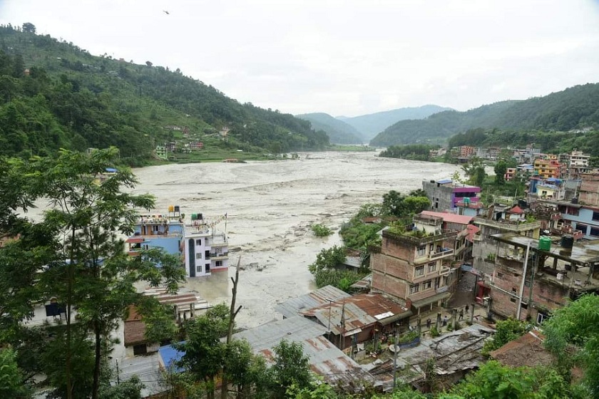 बाढी पीडित भन्छन् “बाढीले ढुङ्गा बगाउदा भूकम्प जसरी थर्काउछ निन्द्रा लाग्दैन ”