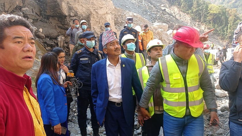 चैतभित्रै काठमाडौँ पानी पु¥याउने गरी काम गर्न मन्त्री चौधरीको निर्देशन