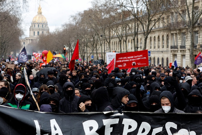 फ्रान्स: व्यापक विरोधकाबीच निवृत्तिभरणको उमेर बढाइयो