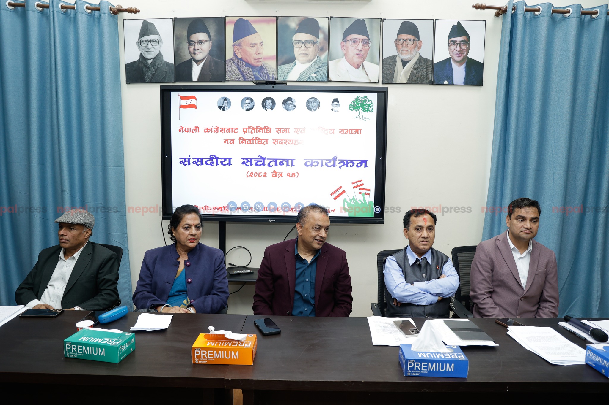 कांग्रेसका सांसदहरूलाई शीर्ष नेताहरूले प्रशिक्षण दिँदै