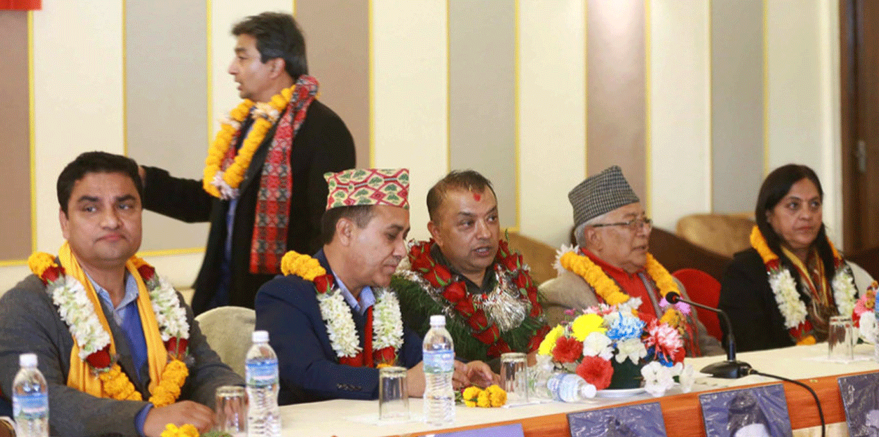 काँग्रेस केन्द्रीय कार्यसमिति बैठक जारी