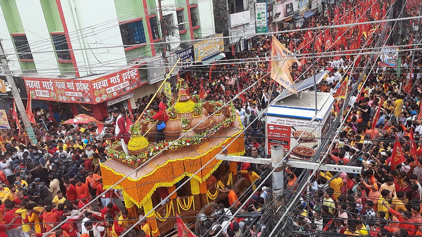 गहवामाई रथयात्रामा सहभागी हजारौँ भक्तजन