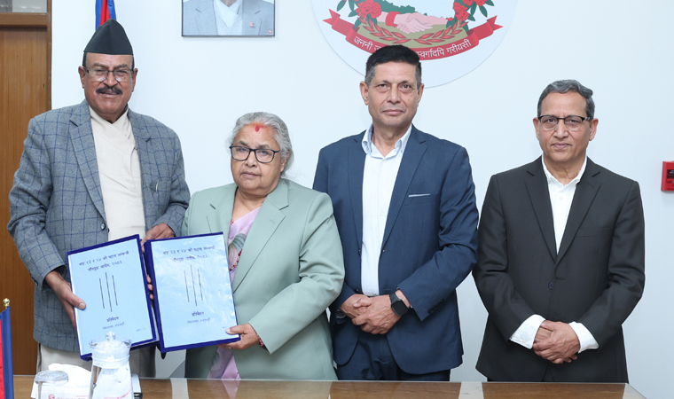 ‘पूर्वाग्रही’ प्रतिवेदन : एमाले, कार्यान्वयन ‘रास्वपा सरकारको हातमा’ : पूर्व प्रधानमन्त्री भट्टराई