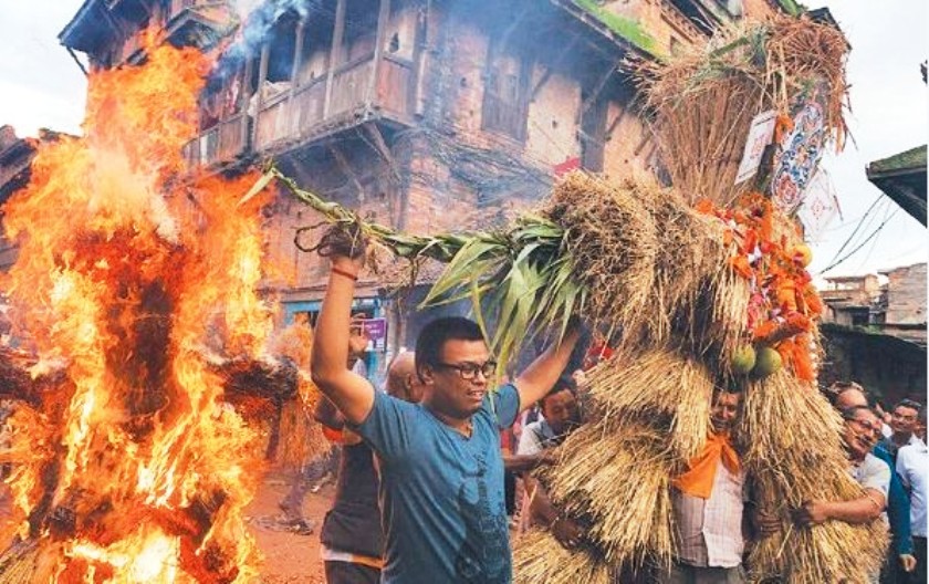नेवार समुदायले घरमा शान्तिको कामना गर्दै  गठामुंगः पर्व मनाउँदै