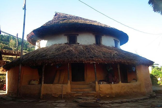 गाउँमा भेटिन छाडे परम्परागत घुमाउने घर