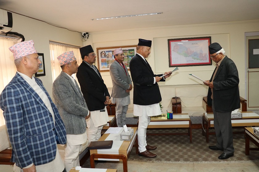 अध्यक्ष लालले लिए पद तथा गोपनीयताको सपथ