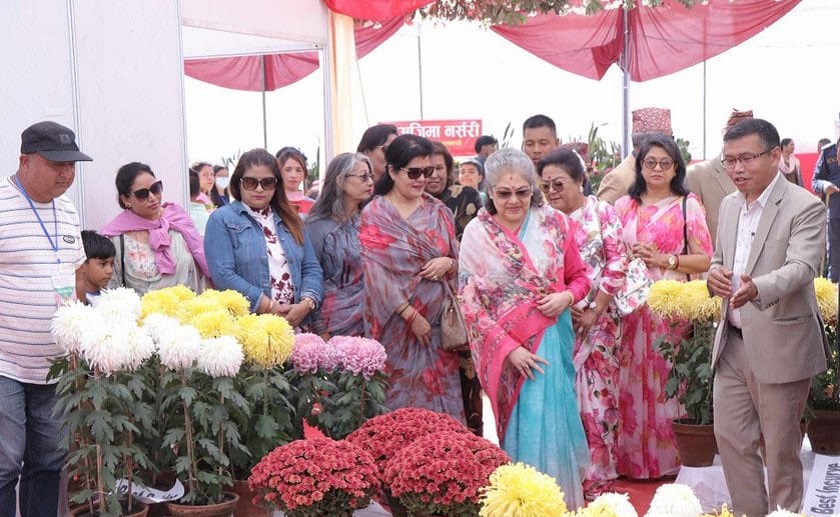गोदाबरी फूल मेलामा पूर्व रानी कोमलले खरिद गरिन् फूलका बिरुवा