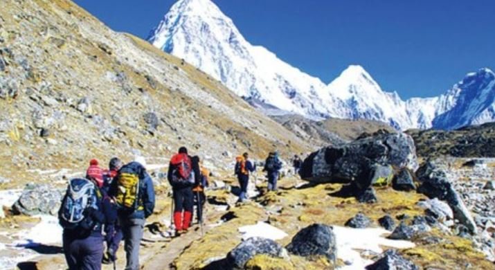 कोरोना जोखिम घटेसँगै खप्तडमा भित्रिँदै पर्यटक