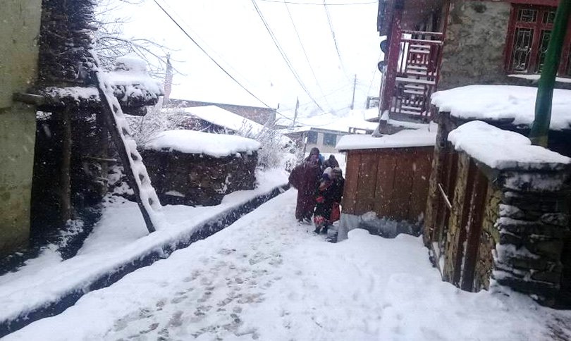 कर्णालीमा हिमपात, जनजीवन प्रभावित