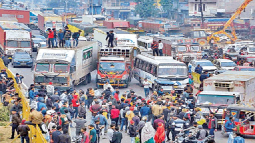 नयाँ कानूनको विरोधमा भारतका ट्रक चालक आन्दोलित, फलफूल र तरकारी महँगियो