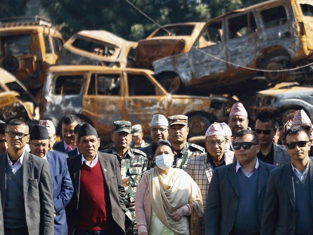 पूर्वराष्ट्रपति भण्डारीले गरिन् जलेर नष्ट भएको संघीय संसद भवनको अवलोकन