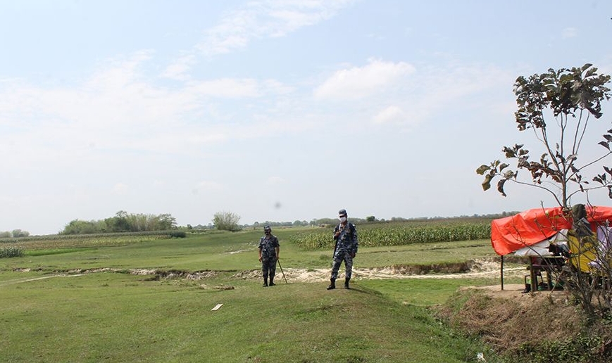 सिमानामा भारतिय नागरिकद्धारा नेपाली सुरक्षाकर्मी माथि आक्रमणको प्रयास, प्रहरीले गरे हवाई फायर