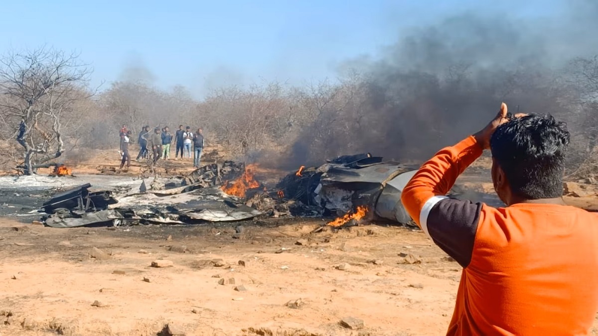 भारतमा दुई वटा सैनिक विमान ठोक्किएर दुर्घटना,  एक जना चालकको मृत्यु