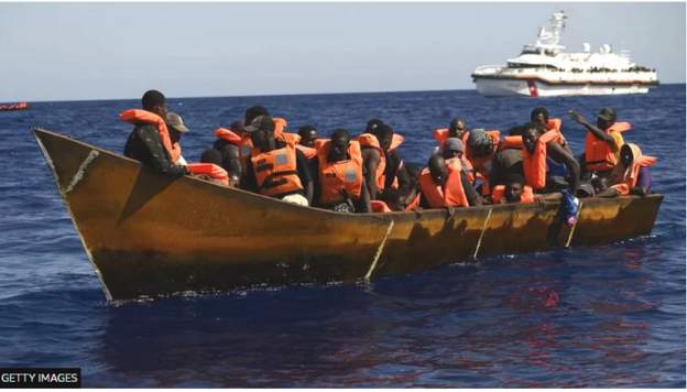 इटली नजिकै समुद्रमा डुङ्गा पल्टियाे : ४१ आप्रवासीको मृत्यु