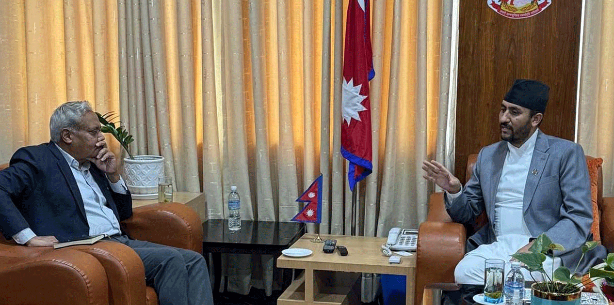सञ्चार मन्त्री खरेलसँग भारतीय राजदूत श्रीवास्तवको शिष्टाचार भेट