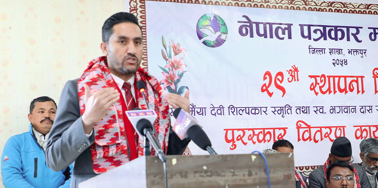 चुनाव उठ्नेबारे कुनै निर्णय गरेको छैन : सञ्चार मन्त्री खरेल