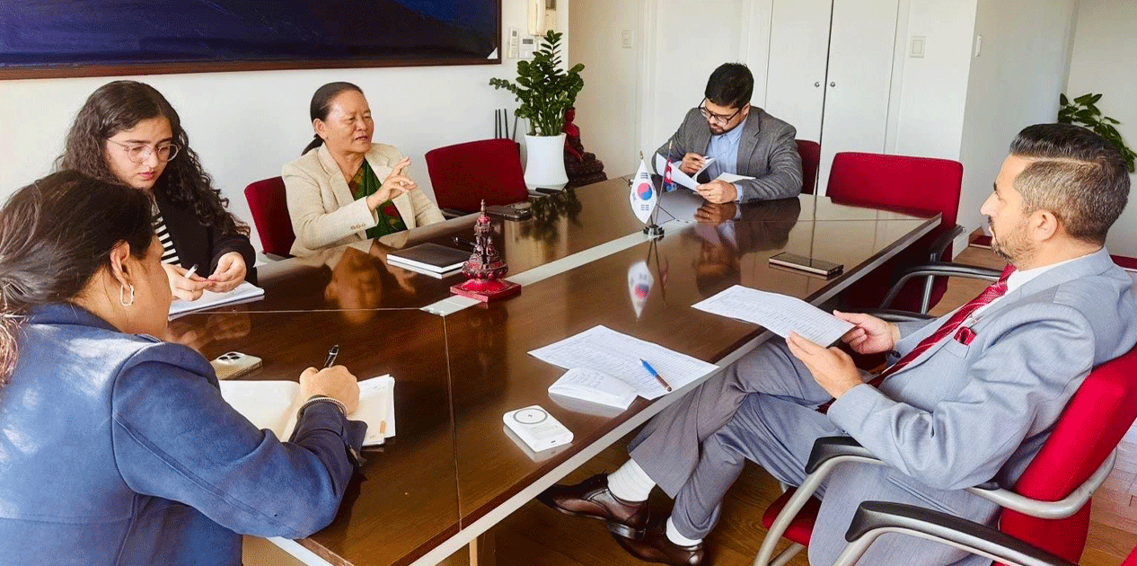 कोरियामा रहेका नेपालीको अभिभावक बनेर काम गर्न दूतावासका अधिकारीलाई सञ्चार मन्त्रीको आग्रह