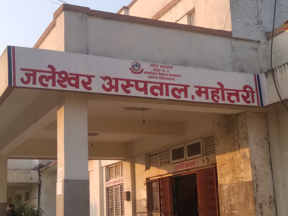 अस्पतालमा औषधि अभाव, उपचारमा समस्या
