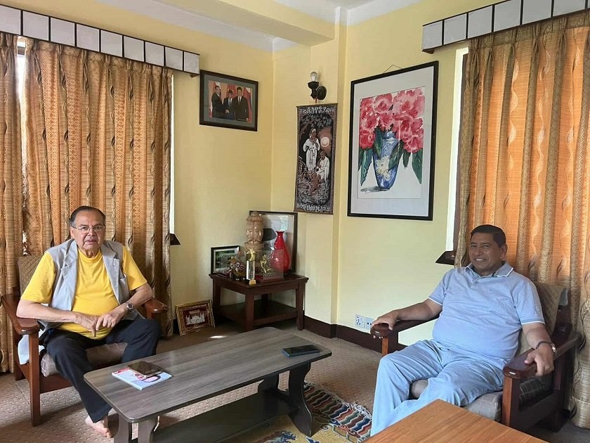 झलनाथलाई भेट्न डल्लु पुगे नारायणकाजी