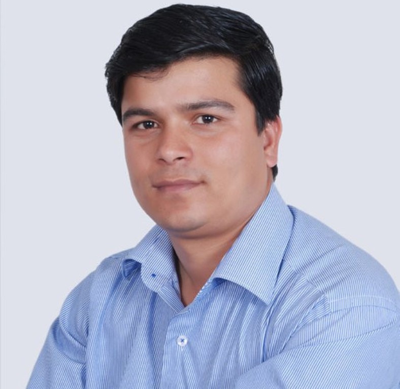 नेकपा अध्यक्ष प्रचण्डलाई गालीगलौज गरेको आरोपमा पत्रकार पाठक पक्राउ