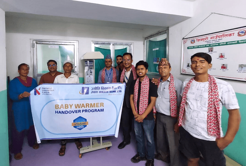ज्योति विकास बैंकद्वारा महाकाली स्वास्थ्य चौकी र आँबुखैरेनी अस्पताललाई बेबी वार्मर प्रदान