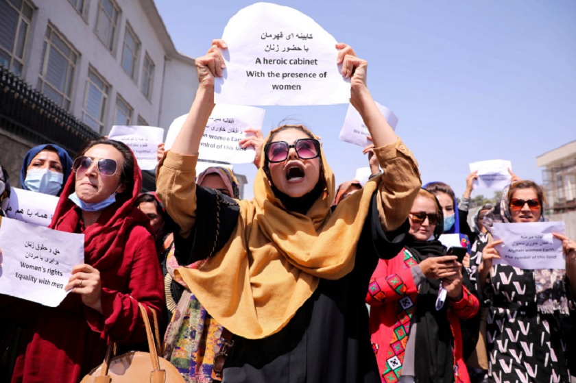 काबुलमा महिलाहरुको प्रदर्शन, तालिबानले गरे हस्तक्षेप