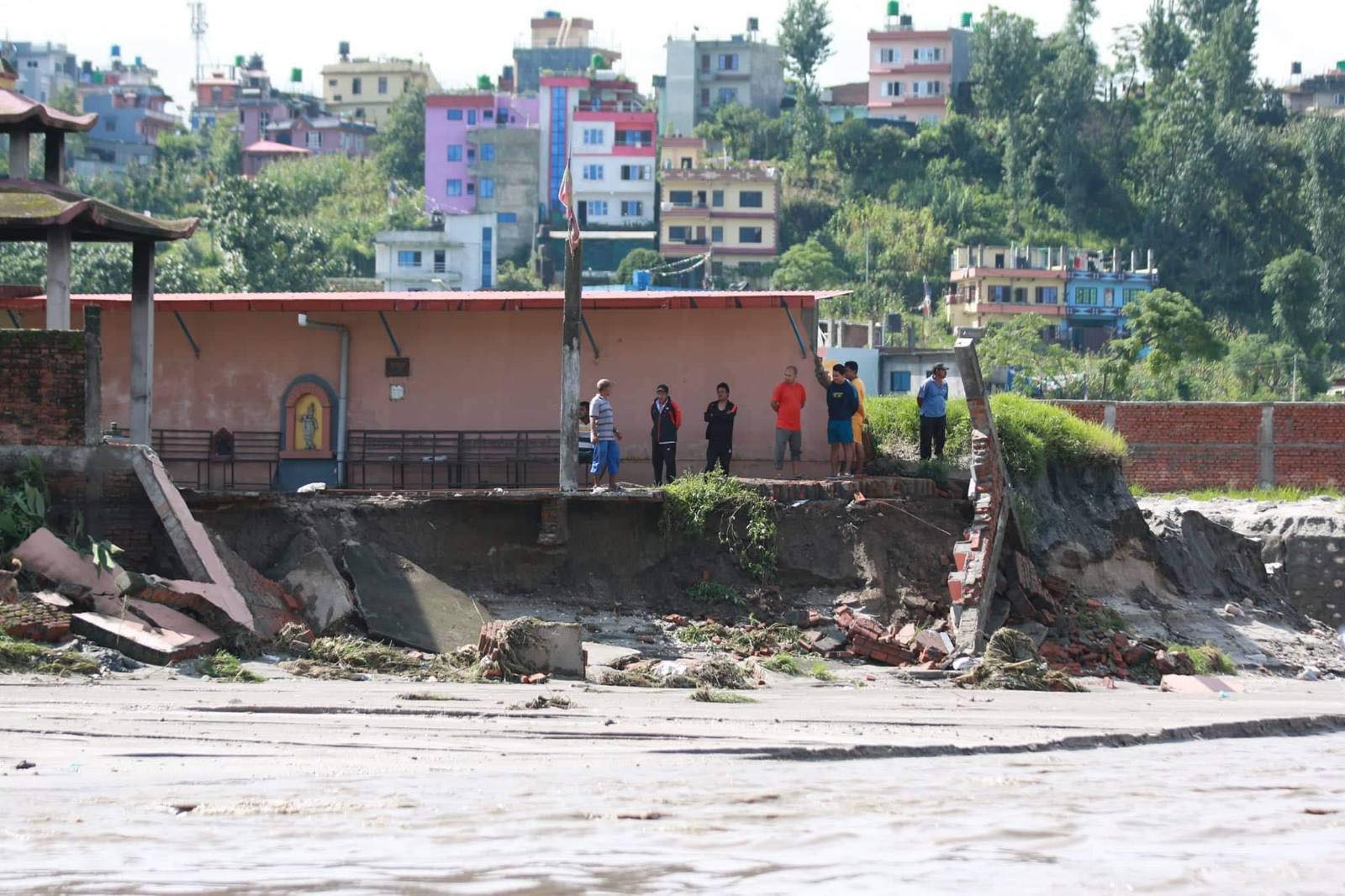 मनोहरा खोलाको वितण्डा