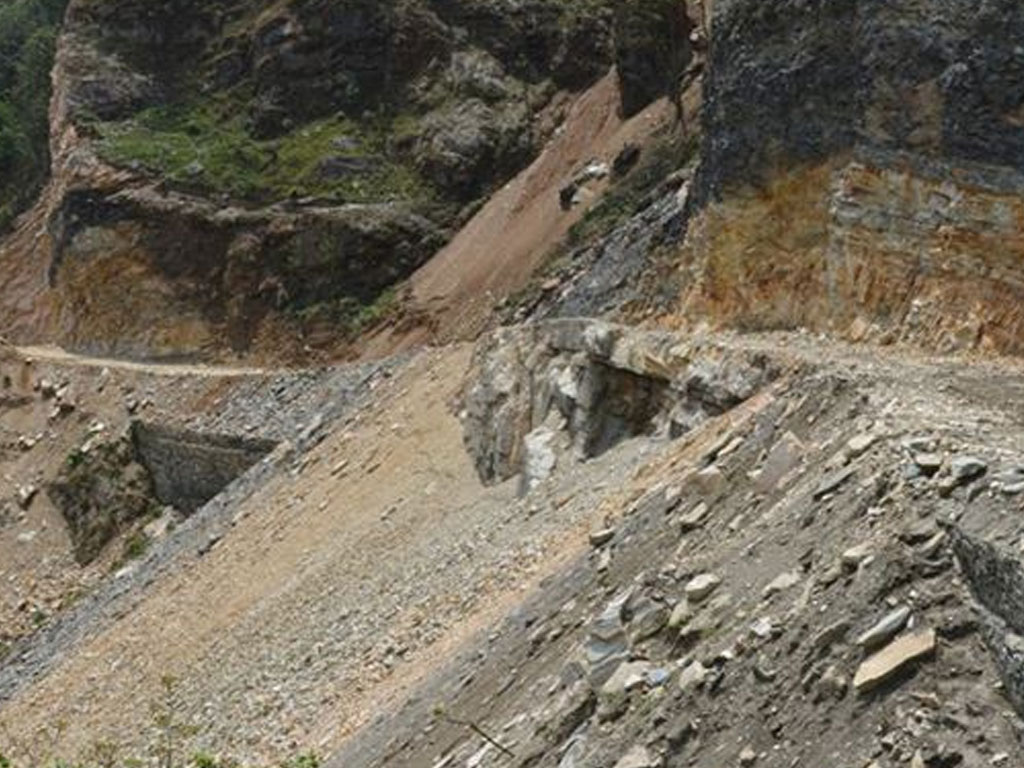 कालीगण्डकी करिडोरमा सुक्खा पहिरो, सडक अवरुद्ध