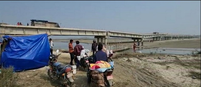 कमलाको दुख : तीन मिनेटको बाटो डेढ घण्टा