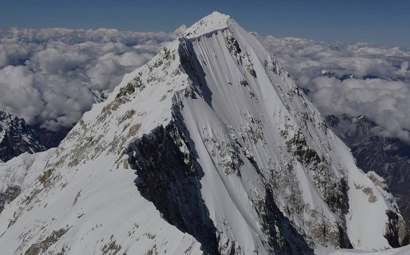 चार विदेशीसहित १४ जनाले गरे कञ्चनजङ्घा हिमालको सफल आरोहण