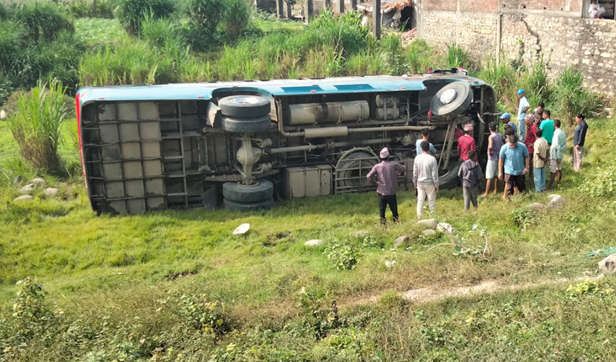 कञ्चनपुरमा बस दुर्घटना, एकजनाको मृत्यु