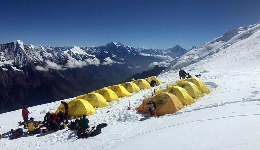 मनास्लु हिमपहिरोका घाइतेलाई काठमाडौं ल्याइयो