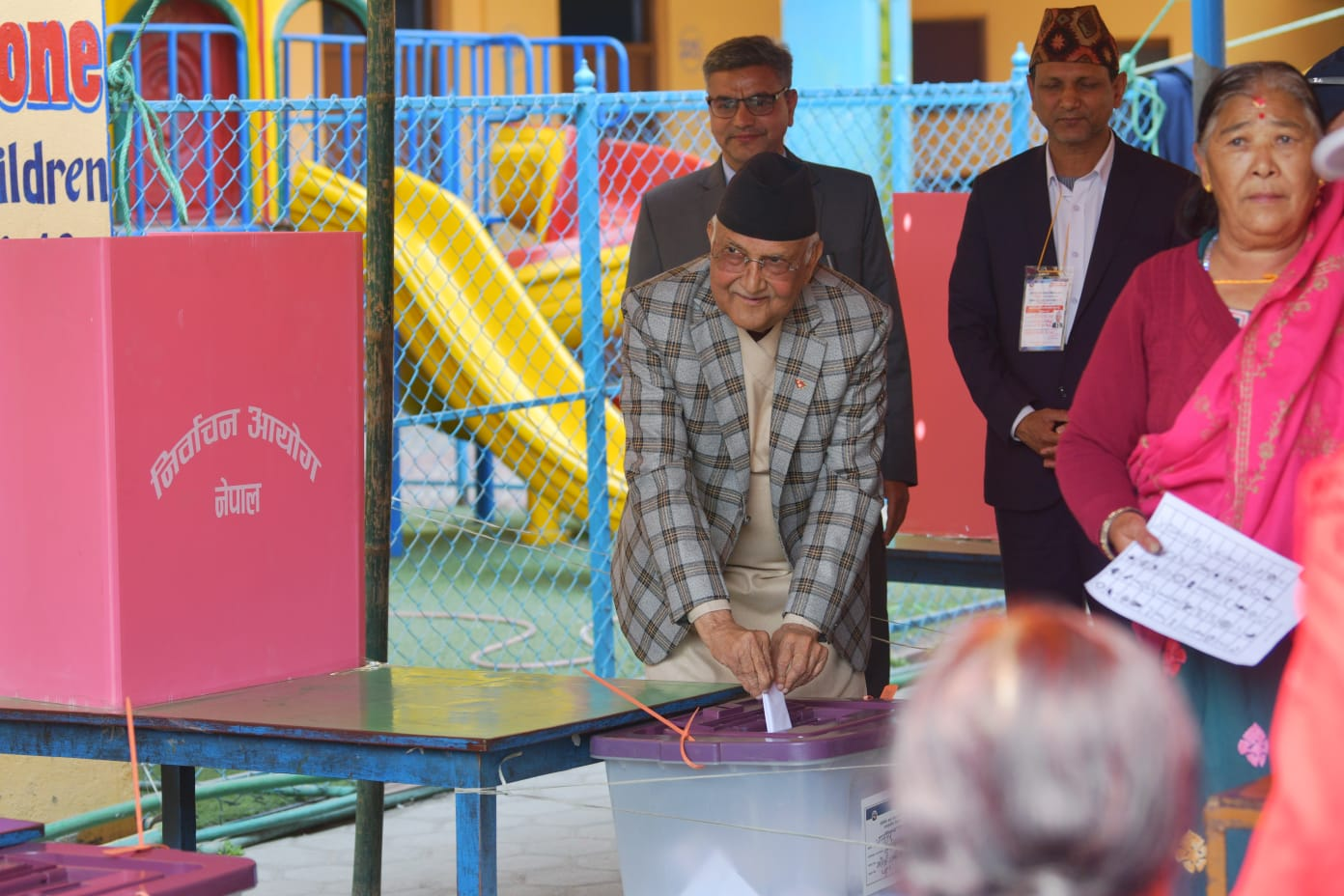 बालकोट पुगेर ओलीले गरे मतदान