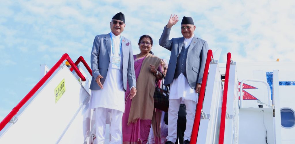 प्रधानमन्त्री ओली चीनमा, राष्ट्रपति सी चिनफिङसँग भेटवार्ता आजै