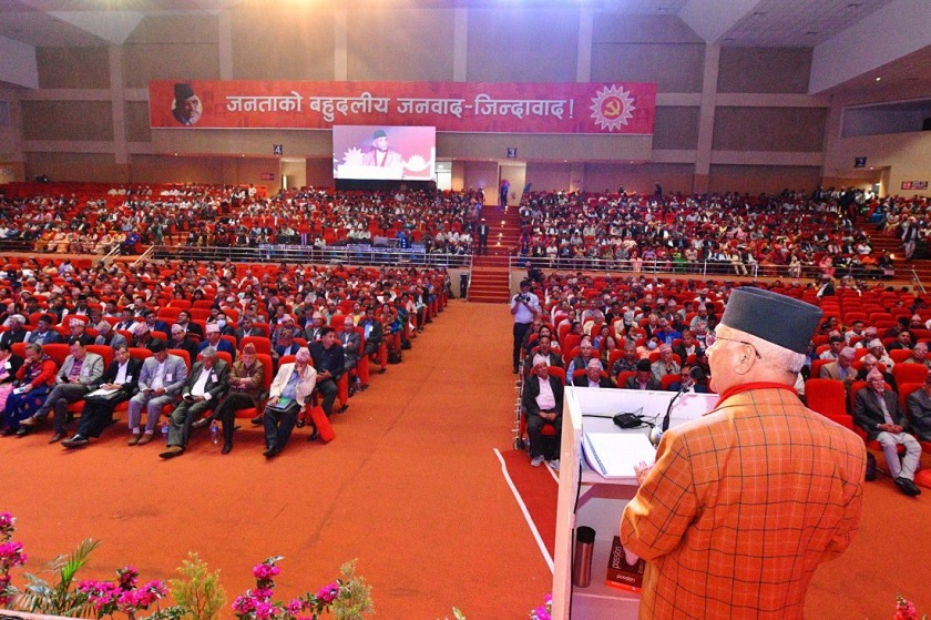 एमाले परिषद् बैठक : ६ समूहमा छलफल जारी, लोकतान्त्रिक भित्तो’ को व्यवस्था