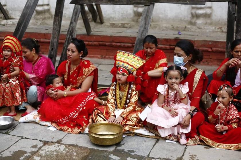 वसन्तपुरमा ‘जीवित देवी’ कुमारीको सामूहिक पूजा
